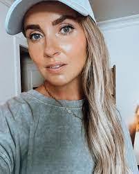 Janelle Hendrix's Instagram, Twitter & Facebook