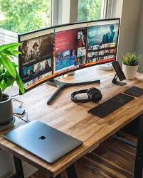 Super Awesome Workspaces Setups 30 Graphic Design Inspiration In 2020 Home Office Setup Computer Desk Setup Workspace Design