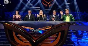 Sabato 11 gennaio 2020, 14:48 © riproduzione riservata. Il Cantante Mascherato Batte Il Gf Vip Ma La Giuria E Un Disastro Patty Pravo Partecipa A Un Programma A Parte Insinna Straparla Facchinetti Non A Caso Ha Cambiato Lavoro Il