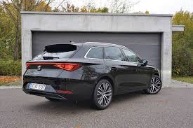 Seat leon st 2020 schwarz. Seat Leon Sportstourer 2 0 Tdi Test Fahrbericht Review Autoscout24