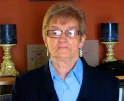 Edna Diamond's Instagram, Twitter & Facebook