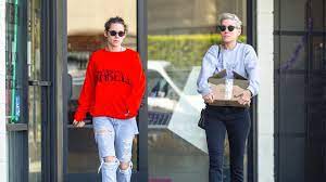 Ist kristen stewart mit robert pattinson zusammen oder nicht? Dustere Mienen Kristen Stewart Mit Freundin Dylan Unterwegs Promiflash De
