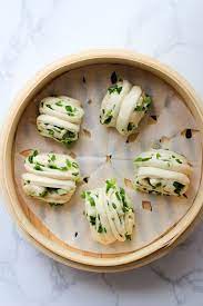Gorgeous Chinese Steamed Scallion Buns These Are Surprisingly Easy To Make And Shape Check Out The Excellent Tutorial Featured O Recipes Food Cooking Recipes