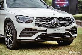 The glc 300 adds on an active lane keeping assist system. New Mercedes Benz Glc Facelift Vs Old Glc So What S New Wapcar