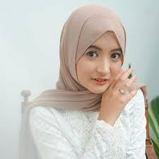 Itu dilakukan sebagai rasa syukurnya sudah sembuh dari virus corona. Arafah Rianti Home Facebook