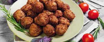Realizzate con pochi e semplici ingredienti genuini, e fritte in abbondante olio di semi di girasole, le 'polpette fritte' o 'purpetti' appartengono da secoli alla cultura enogastronomica calabrese. Che Domenica Sarebbe Senza Polpette Fritte La Classica Ricetta Calabrese Strill Eat