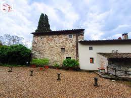 Firenze castello in strada interna tranquilla e silenziosa, proponiamo ultimo trilocale posto al. Case E Appartamenti In Vendita A Pontassieve Cambiocasa It