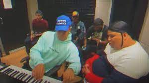 A música, produzida por dj nene, acompanha de webclipe, registrando sessão de estúdio dos artistas. Abaixar Musica Mc Lele Mc Gp Mc Lele Jp Funk Sua Musica Mc Gp Mc Lele Jp Mc Joao Mc Ryan Sp Mc Joaozinho Vt Mc Maozinha Mc Maike E