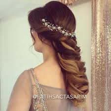 O Cok Begendiginiz Nisan Saci Modelimiz Kesfet Kuafor Love Hair Makyaj Makeup Istanbul Orgu Sacmodelleri Topuz Ensetopuzu Mo Kuaforler Sac Topuzlar