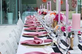 6 steps to throwing an easy — and unforgettable — birthday dinner party. Dinner Party Pink Dots Partystore Deko Blog
