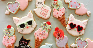 Kitty Jubilee Adorable Sugar Cookies By Thumb And Cakes Cute Cookies Sugar Cookies Decorated Sugar Cookies