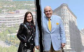 The scene outside giuliani's apartment in manhattan on wednesday. Rudy Giuliani S Divorce Puts Luxury Properties At Stake