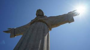 Die hauptattraktion für touristen ist das oceanário de lisboa, ein beeindruckendes aquarium, das aus vier riesigen becken besteht, die die vier ozeane darstellen. Cristo Rei Die Beruhmte Christusstatue In Lissabon
