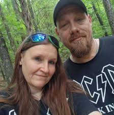 Hi everyone, I'd like to start playing Magic Commander (I used to play