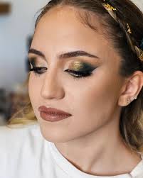 Grafismi, verde, oro ed io innamorata di questo look deciso e  accattivante!!! Faresti mai un make up così o preferisci un trucco più  nude? Dimmelo nei commenti!😉 #inpuntadipennelli #makeup #makeupartist  #italianmakeupartist