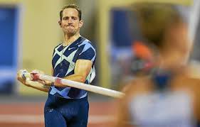 Il pratique l'humour absurde, abordant tous les sujets avec un certain décalage et faisant régulièrement des digressions, et est également un spécialiste de l'improvisation théâtrale. Tokyo 2020 Athletisme Renaud Lavillenie Blesse A La Cheville A Moins De Deux Semaines Des Jo Tokyo 2020 Le Telegramme