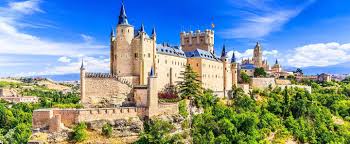 The segovia alcazar is one of the most renowned castles in spain. Visita Guiada Por El Alcazar De Segovia Y Casco Historico Con Entrada