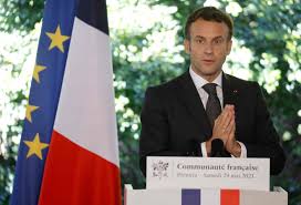Chancellerie politique, service de presse, service administratif et financier, services culturels, service de coopération technique international de police (sctip) et la mission militaire. Changer Les Regards Et Les Esprits Depuis L Afrique Du Sud Le Message Tres Politique De Macron A La Jeunesse Le Parisien