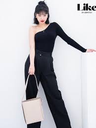 Soyeon est probablement le membre le plus connu puisqu'elle a participé à . G Idle Outfit Shop Get Newest G Idle Clothes G Idle Fashion Fashion Kpop Outfits Kpop Fashion