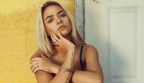 Tatouage phrase sur le côté de lavant bras 30 jolis messages à se. Phrases De Tatouage Pour Femme