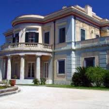 More meanings for ρεπό (repó). To Palati Mon Repos Sthn Palaiopolh Ths Kerkyras Atcorfu