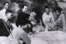 Võ nguyên giáp thời trẻ. Ä'áº¡i TÆ°á»›ng Vo Nguyen Giap Vá»›i Tai Thao LÆ°á»£c Xuáº¥t Chung á»Ÿ Ä'iá»‡n Bien Phá»§