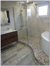 Commandez en ligne ou trouvez un magasin x²o prés de chez vous. Salle De Bain Avec Baignoire Et Wc