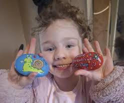 I spotted this piece of dress jewellery today, I'm so sorry it was run over  😢 maybe of value so I've left it