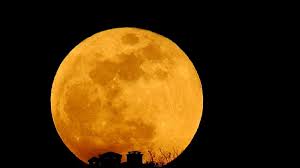 El eclipse lunar que se desarrolla el viernes 27 de julio será el segundo de su tipo en 2018 y el más largo del siglo xxi, dado que su fase de apogeo durara 1 hora y 42 minutos. Eclipsa Luna 27 Iulie 2018 Luna Sangerie 2018 ProfeÈii Èi Mituri