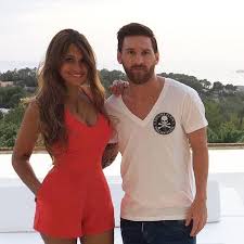 Antonella roccuzzo (model and dietician) children: Behind The Scenes At Lionel Messi S Wedding To Antonella Roccuzzo With Dodgy Dancing And An Even Dodgier Kiss Messi Vs Ronaldo Antonella Roccuzzo Lionel Messi