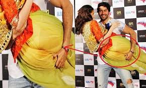 The biggest celebrity wardrobe malfunctions of all time. Oops 10 Bollywood Actresses Who Suffered Embarrassing Wardrobe Malfunctions