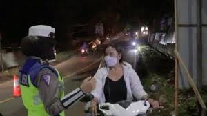 Syafiq riza basalamah, m.a full video Curhatan Polwan Yang Harus Tugas Di Malam Takbiran Ingin Masak Untuk Keluarga Tapi Harus Ke Jalan Tribun Jabar