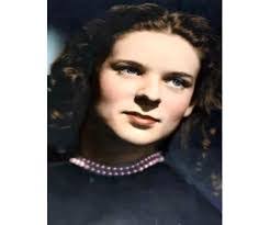 Laura Nardoni's Instagram, Twitter & Facebook