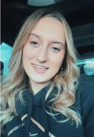 Samantha Wareham's Instagram, Twitter & Facebook