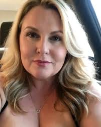 Hello, I'm 50 years old, I'm looking for a good partner for me, I don't  care about your finances, I have a business, the important thing is to be  loyal❤️❤️