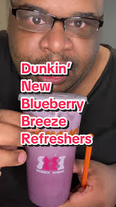 Trying Dunkin Blueberry Breeze Refresher