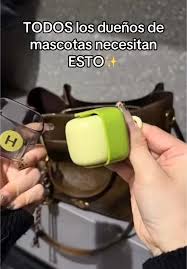 Quitar pelusa de ropa con rodillo de gel portátil