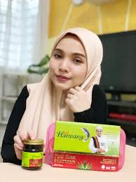 Contoh pakan louhan anakan yang mengandung protein tinggi adalah pakan alami berupa, artemia, cacing tubifeks, cacing tanah dan juga ikan haruan ( anakan ikan gabus ). Pati Ikan Haruan Harwany Dengan Aloe Vera Yuyu Zulaikha