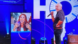 O casal de cantores falou sobre o relacionamento e a live que farão juntos neste ano. Alexandre Borges Admite Que Deu Cantada Em Joelma No Altas Horas