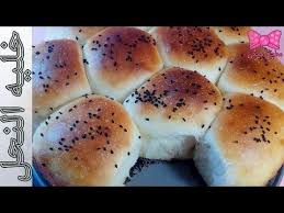 خلية النحل طريقة عمل خلية النحل بعجينه قطنيه معجنات ومخبوزات سر العجينه السحرية مطبخ ميني Youtube Food Hamburger Bun Hamburger