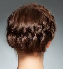 It acclimated to be anathema to acquaint a black liner or some blinking into your conjugal look. 12 Best Medium Length Bridal Hairstyles For Indian Wedding