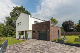 Modernes Einfamilienhaus Modern Classic Im Bauhausstil Mit Grosser Auffahrt Und Garage Von Eco System Haus Haus Bauhausstil Style At Home