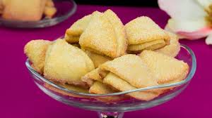 Io ho utilizzato la pasta frolla light senza burro e senza olio per realizzare una crostata, ma ovviamente puoi utilizzarla anche per dei pasticcini, dei cestini step 5 in una ciotolina, amalgama la ricotta con il miele e un po' di scorza del limone. Biscotti Di Pasta Frolla Alla Ricotta Sono Eccezionali Saporito Tv Youtube