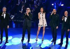 Una terza serata, quella del festival di sanremo 2019 , che si preannuncia ricchissima. Sanremo 2019 Venditti Scalda L Ariston Si Balla Con Raf E Tozzi La Terza Serata Sanremo 2019 Ansa It