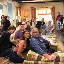 Modern Family | Here are some of my favorite Modern Family behind the  scenes photos 🥰😂 - - - #modernfamily #sofiavergara #clairedunphy  #haleydunphy... | Instagram