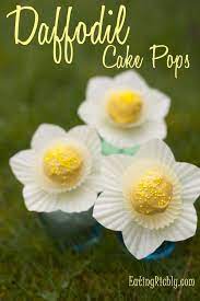 Super Cute Daffodil Cake Pops From Eating Richly Even When You Re Broke Daffodil Cake Cake Pop Bouquet Cake Pop Displays