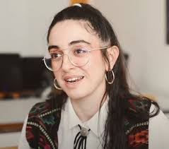 Paula Lomas's Instagram, Twitter & Facebook