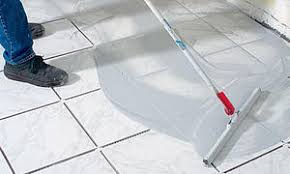 Rückstände, reste epoxidharz, epoxidharzfuge oder flexfuge von fliesen , feinsteinzeug entfernen. So Verfugen Sie Eine Frisch Geflieste Flache Selbst De