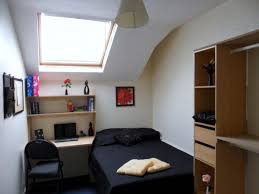 Wie wäre es beispielsweise mit einem bett mit integrierten schubladen einem hocker der sitzgelegenheit und beistelltisch ikea zeigt dir wie dein kleines studentenzimmer einrichten kannst sodass es deine interessen wiederspiegelt eindruck macht. Studentenzimmer Einrichten 69 Coole Bilder Archzine Net