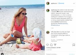 Słowo nadużywane i tak naprawdę wydaje mi się, że przez większość dalej…» Agnieszka Kaczorowska Pozuje Na Plazy Z Dzieckiem Chwali Sie Figura Po Porodzie Mamotoja Pl